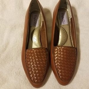 Low Heel Pumps - Comfort Zone